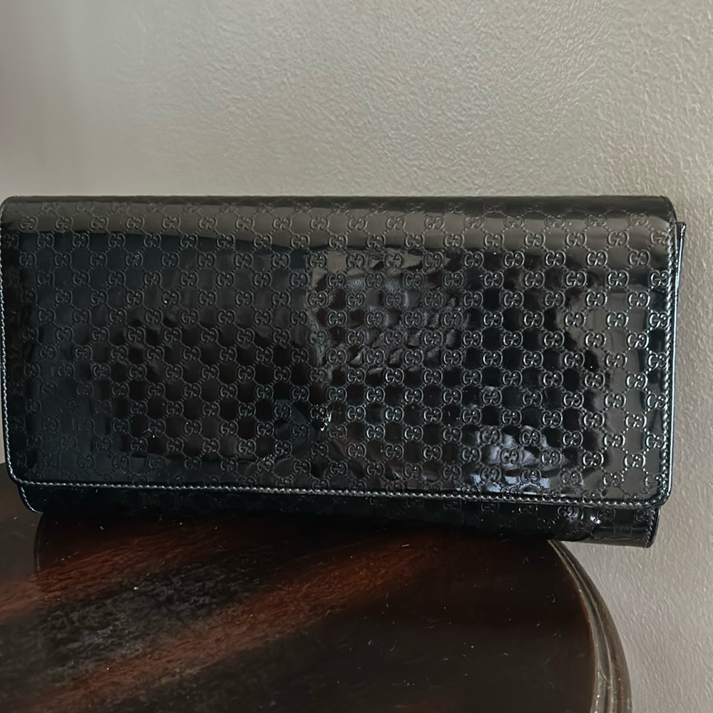 GUCCI
Black Micro-Guccissima Patent Leather Broadway Large Clutch Bag